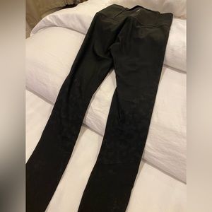NWOT Lululemon Leggings sz 4 - Black w/black animal print details